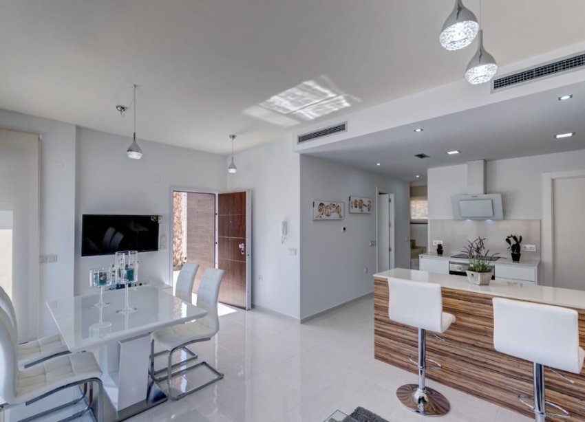 Rynek Pierwotny - Willa - San Miguel de Salinas