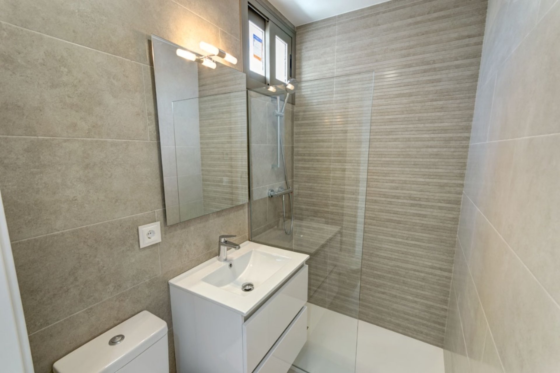 Rynek Pierwotny - Willa - San Miguel de Salinas