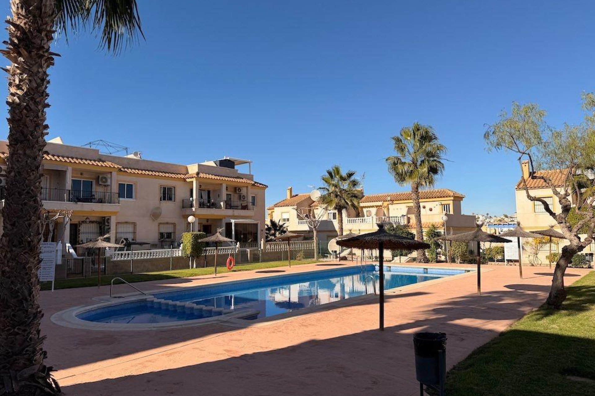 Rynek Wtórny - Bungalow / Domek parterowy - Orihuela Costa - Las Filipinas