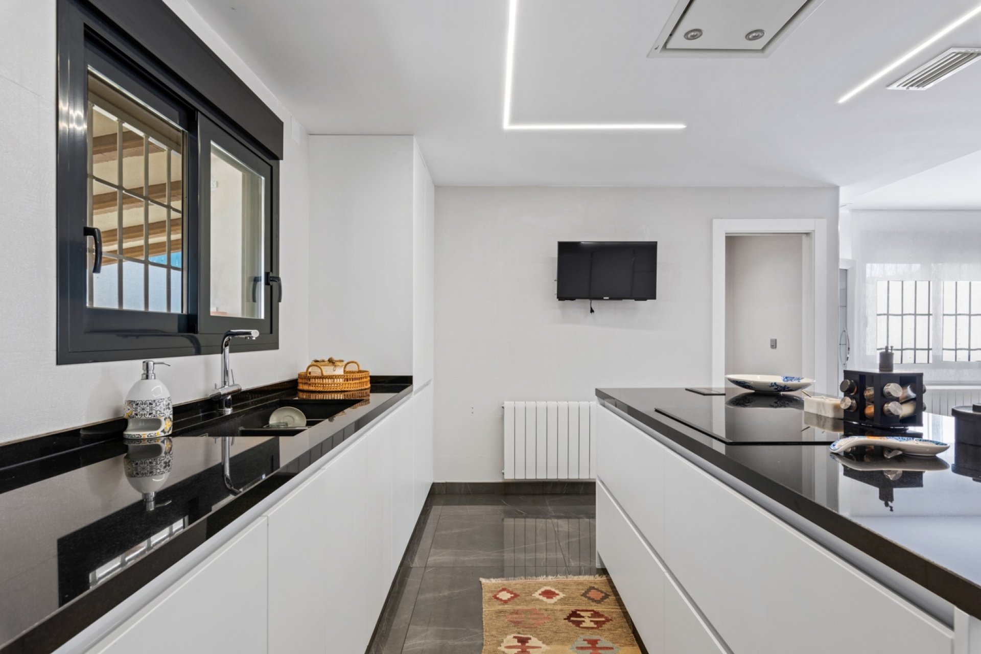 Rynek Wtórny - Willa - San Juan Alicante - Frank Espinós