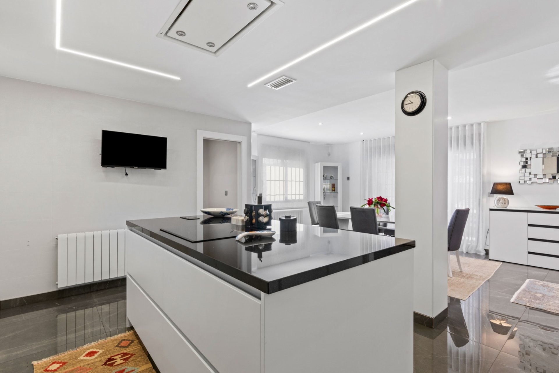 Rynek Wtórny - Willa - San Juan Alicante - Frank Espinós