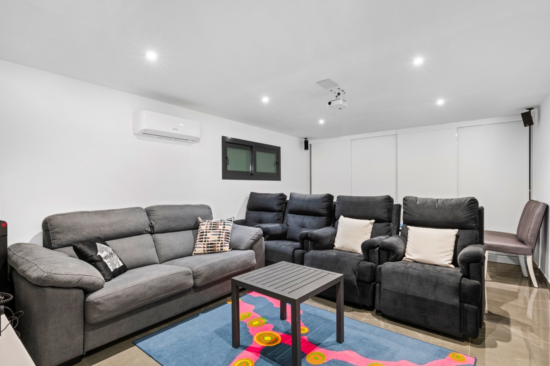 Rynek Wtórny - Willa - San Juan Alicante - Frank Espinós