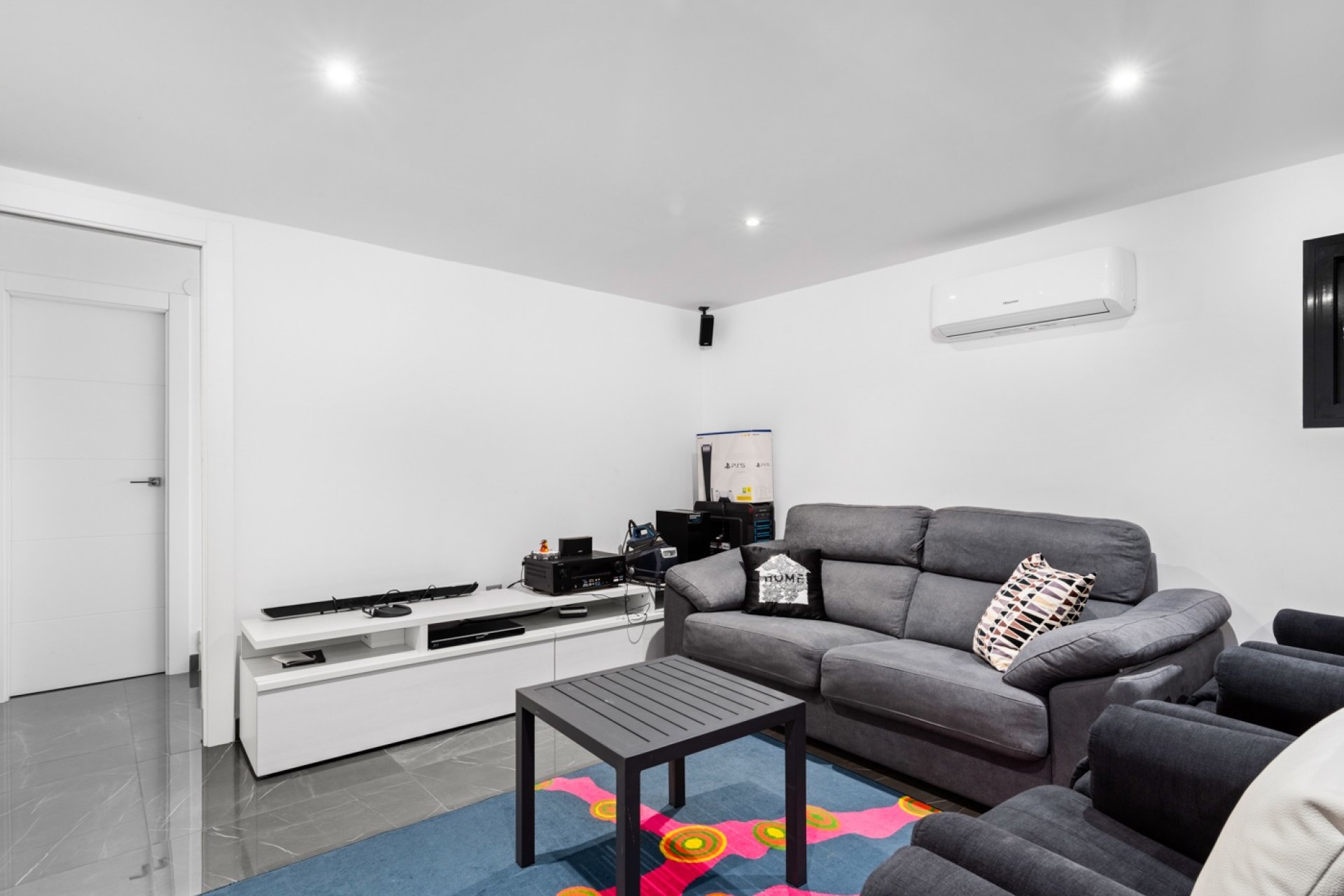 Rynek Wtórny - Willa - San Juan Alicante - Frank Espinós