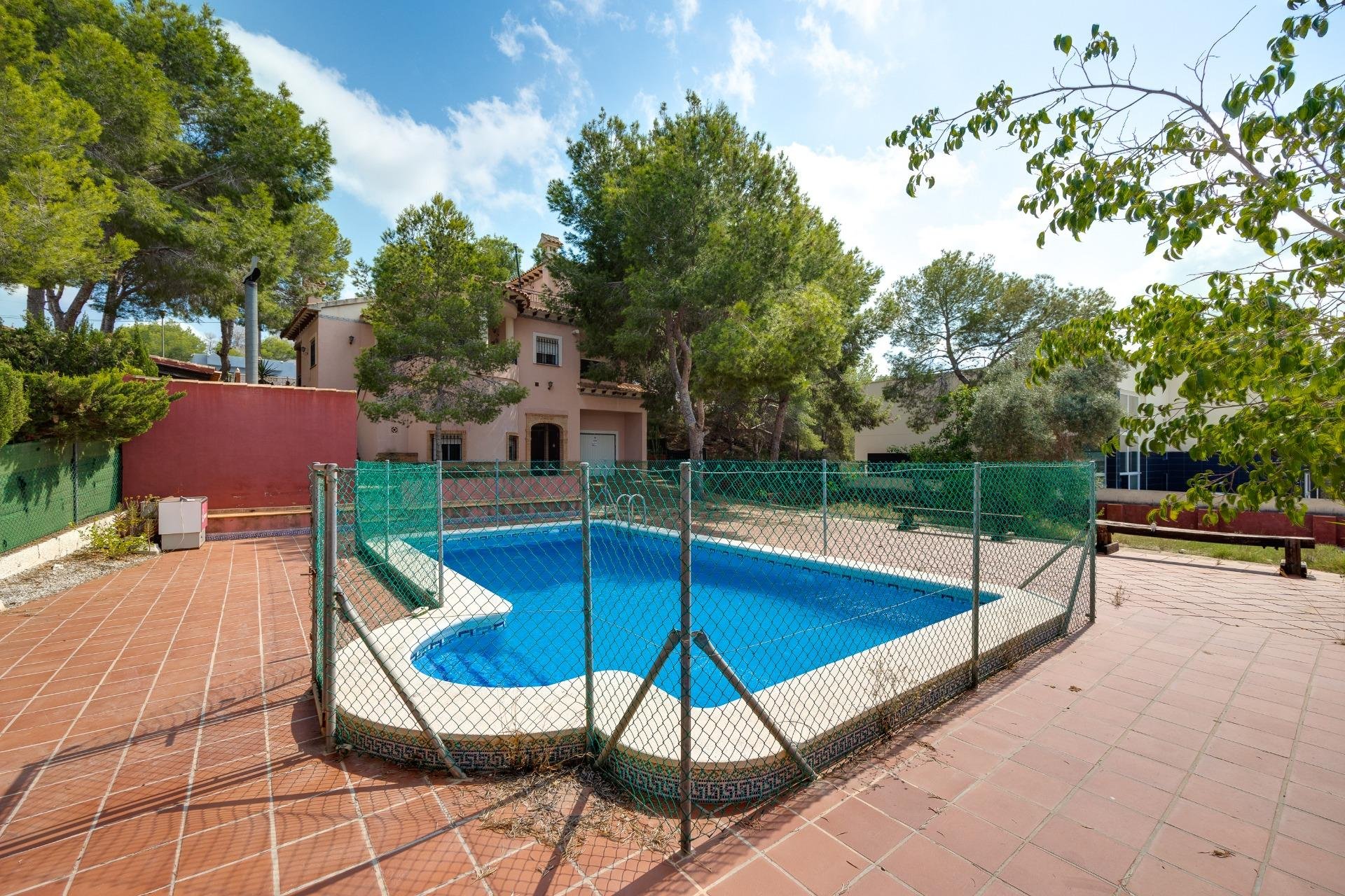 Rynek Wtórny - Willa - San Miguel de Salinas - Ciudad de las comunicaciones