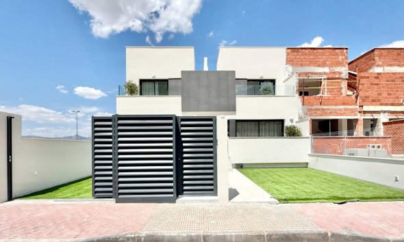 Terraced house / Townhouse - New Build - Cox - San Fernando