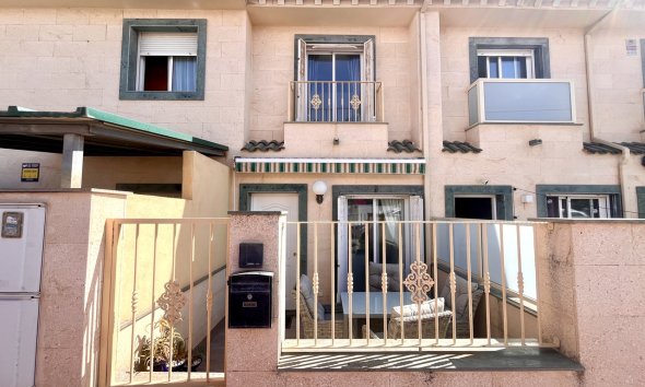 Terraced house / Townhouse - Resale - La Mata - La Mata