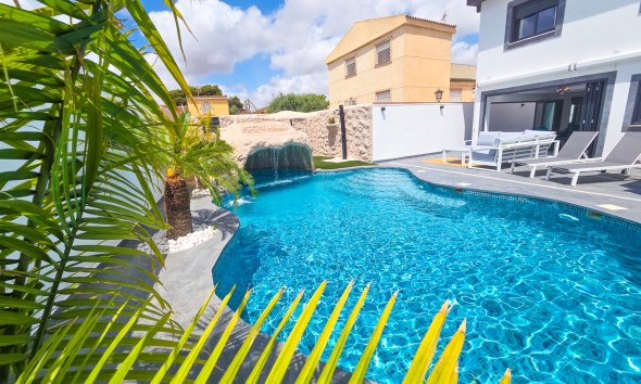 Terraced house / Townhouse - Resale - Los Urrutias - Los Urrutias