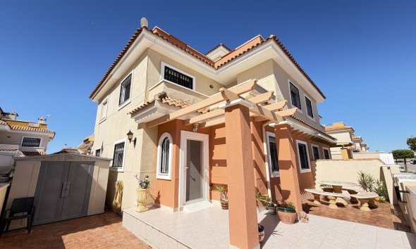 Terraced house / Townhouse - Resale - Torre de la Horadada - Torre De La Horradada