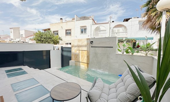 Terraced house / Townhouse - Resale - Torrevieja - Torrevieja - Aguas Nuevas