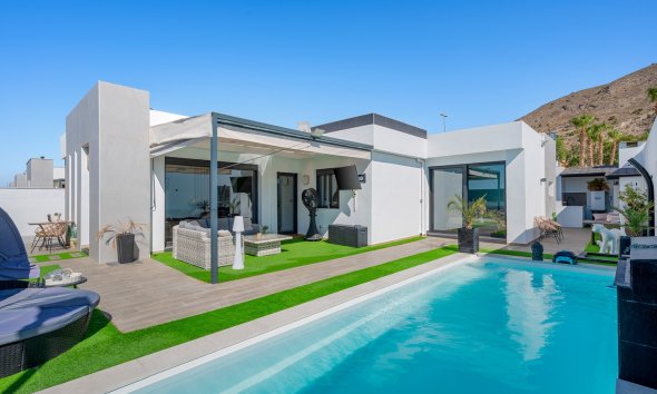 Villa / Casa - Reventa - Fortuna - Urbanizacion Las Kalendas