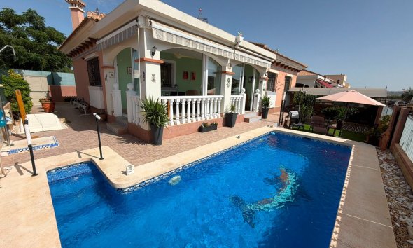 Villa / Casa - Reventa - Los Montesinos - La Herrada