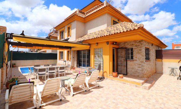 Villa / Casa - Reventa - Los Montesinos - La Herrada