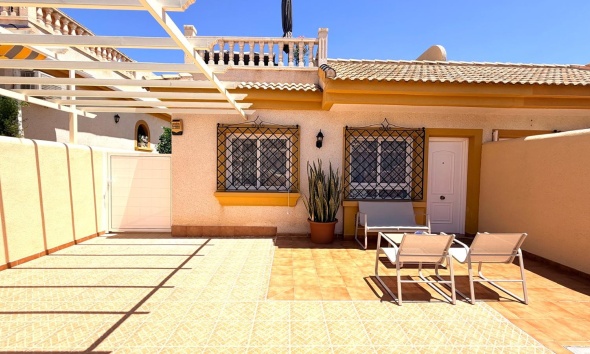 Villa / Casa - Reventa - Los Montesinos - Urbanizacion montesol