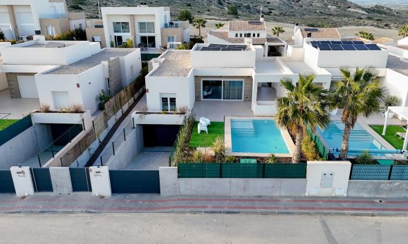 Villa / House - Resale - Algorfa - La Finca Golf Resort