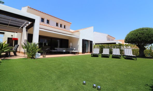 Villa / House - Resale - Algorfa - La Finca Golf Resort