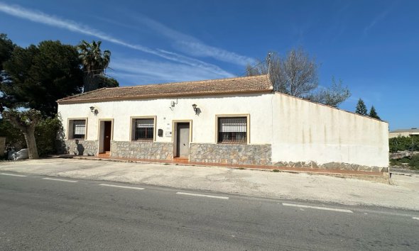 Villa / House - Resale - Heredades - Heredades