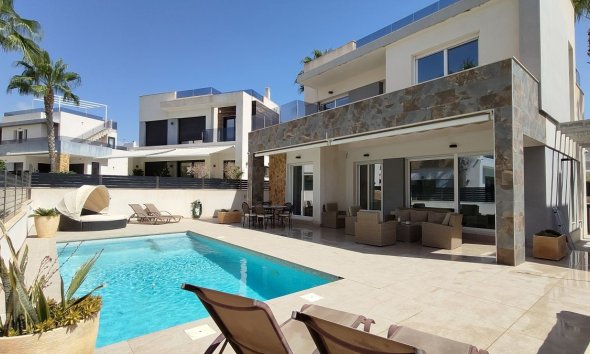 Villa / House - Resale - La Mata - La Mata