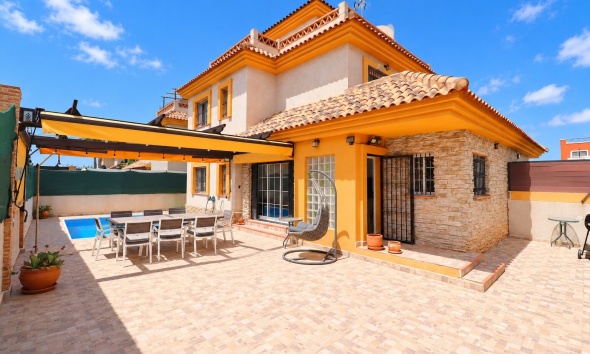 Villa / House - Resale - Los Montesinos - La Herrada