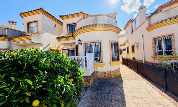 Villa / House - Resale - Los Montesinos - La Herrada