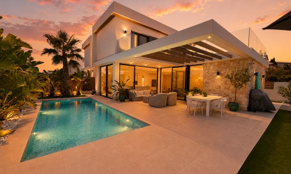 Villa / House - Resale - Orihuela Costa - Cabo Roig