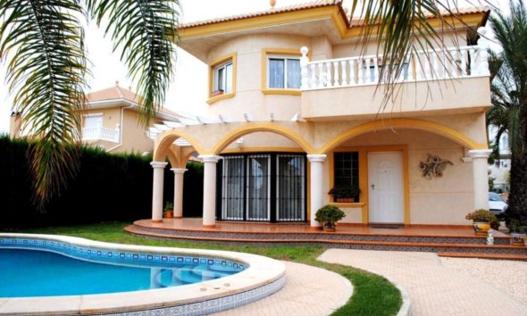 Villa / House - Resale - Orihuela Costa - La Zenia