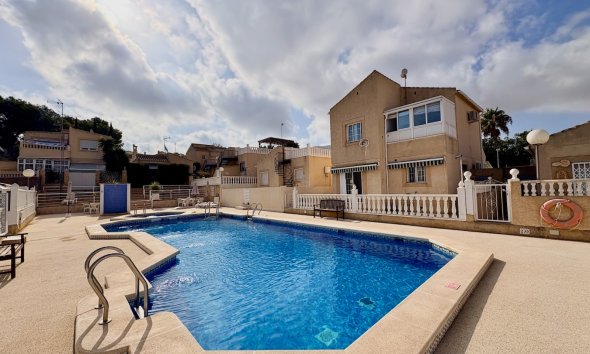 Villa / House - Resale - Orihuela - Los Balcones