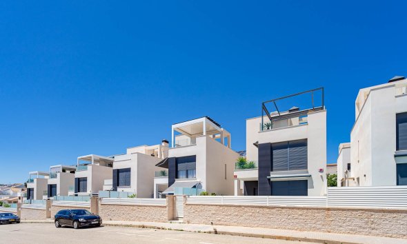 Villa / House - Resale - Punta Prima - Punta Prima