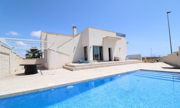 Villa / House - Resale - San Miguel de Salinas - Urbanizaciones
