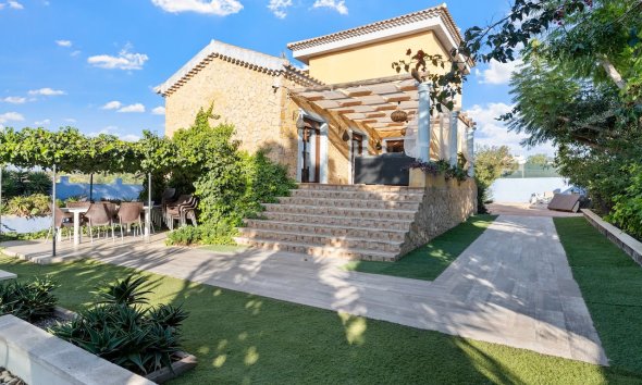 Villa / House - Resale - Santa Pola - El Poble Llevanti