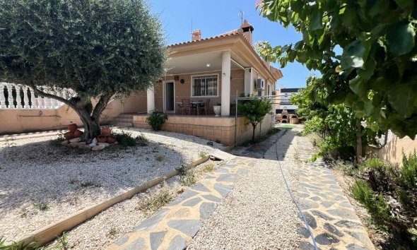 Villa / House - Resale - Torrevieja - Aguas Nuevas