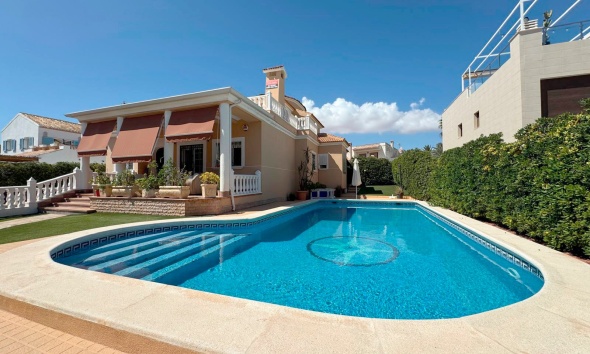 Villa / House - Resale - Torrevieja - La Mata