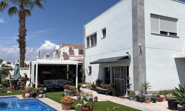 Villa / House - Resale - Torrevieja - La Siesta