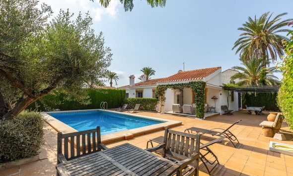 Villa / House - Resale - Torrevieja - Playa de los Locos