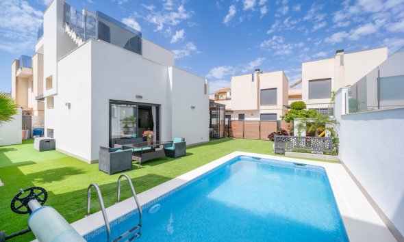 Villa / House - Resale - Torrevieja - Torrevieja