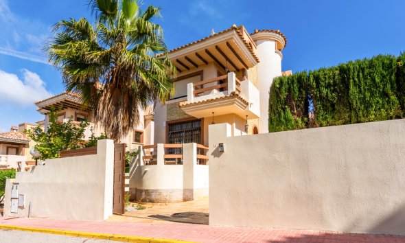 Villa - Resale - Orihuela Costa - Villamartin