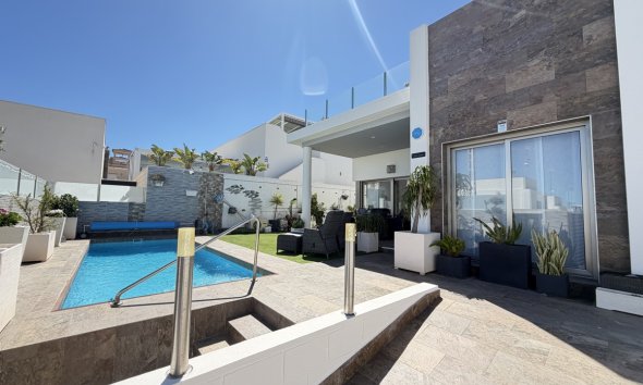 Villa - Resale - Orihuela Costa - Villamartin