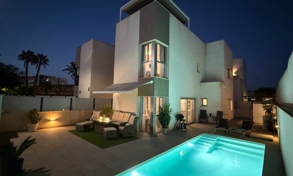 Villa - Resale - Santiago de la Ribera - Zona De La Playa