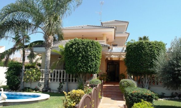 Villa - Resale - Torrevieja - Aguas Nuevas