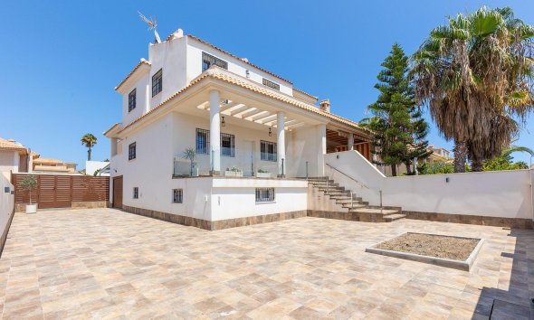 Villa - Resale - Torrevieja - Aguas Nuevas