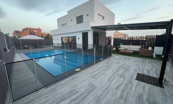 Villa - Resale - Torrevieja - El Chaparral