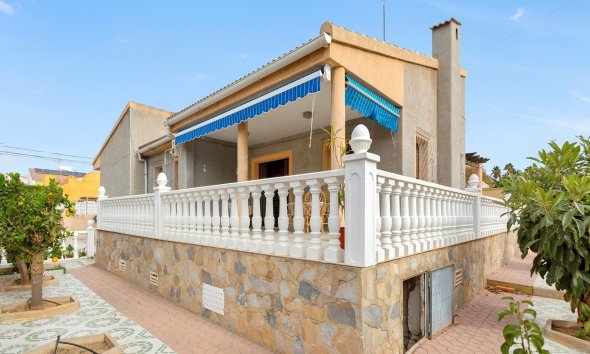 Villa - Resale - Torrevieja - Nueva Torrevieja