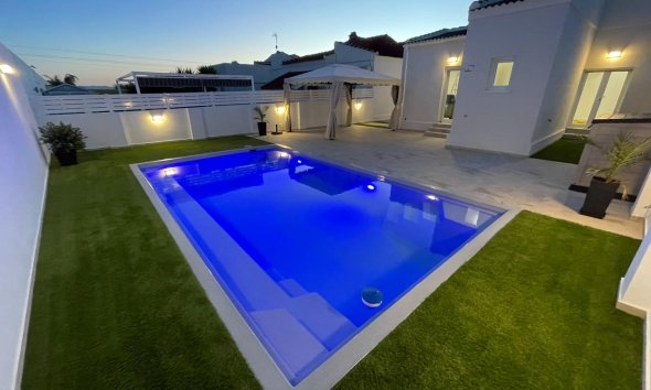 Villa - Resale - Torrevieja - San luis