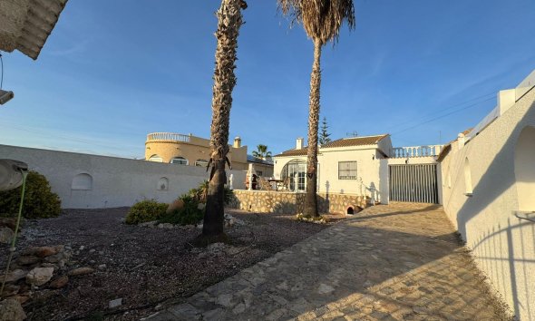 Villa - Resale - Torrevieja - San luis