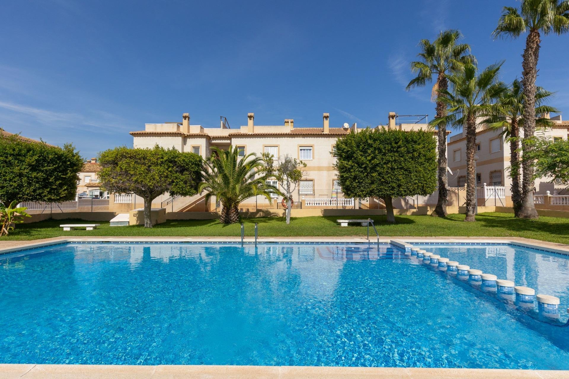 Wynajem długoterminowy - Bungalow / Domek parterowy - Torrevieja - Zona los Frutales