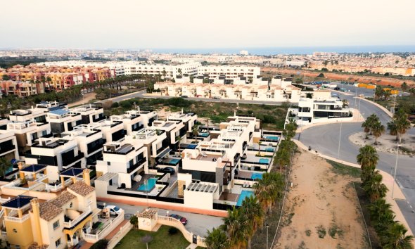 Obra nueva - Villas - Dehesa De Campoamor