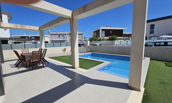 Resale - Villa - Santa Pola - Gran Alacant