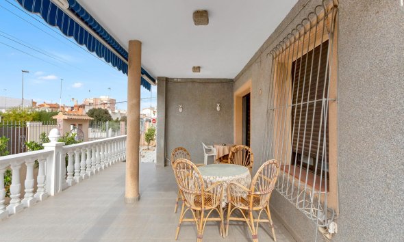 Resale - Villa - Torrevieja - Nueva Torrevieja