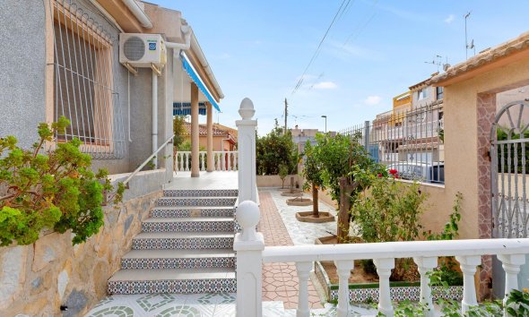 Resale - Villa - Torrevieja - Nueva Torrevieja