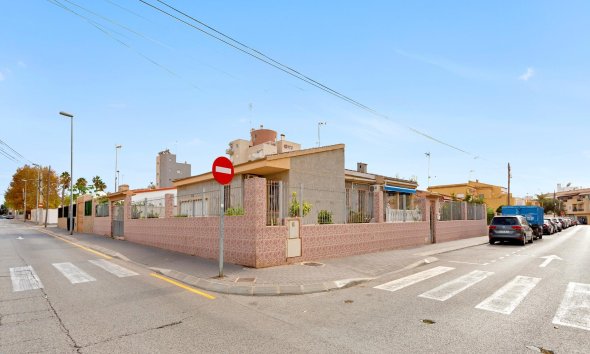 Resale - Villa - Torrevieja - Nueva Torrevieja