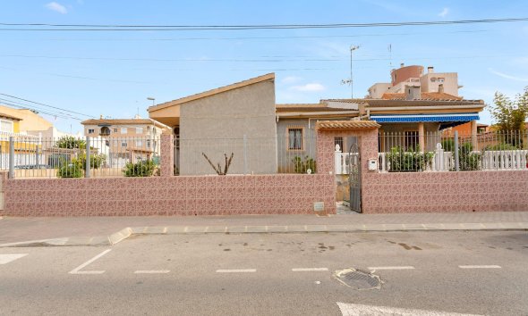 Resale - Villa - Torrevieja - Nueva Torrevieja